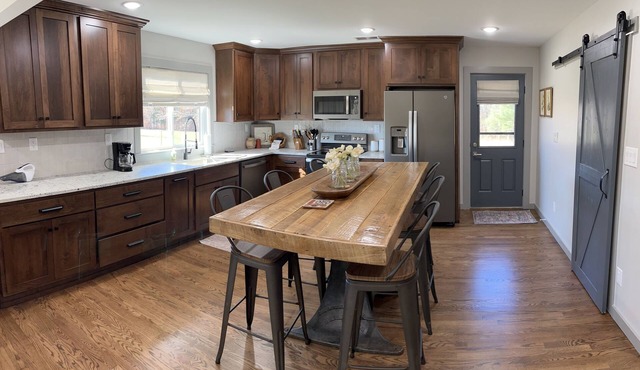 Quaint,newly remodeled country cabin in the heart of Bourbon Country.