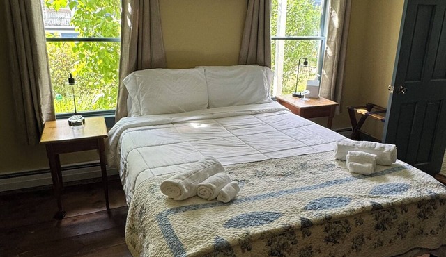 Quaint Queen room at the Chester Inn
