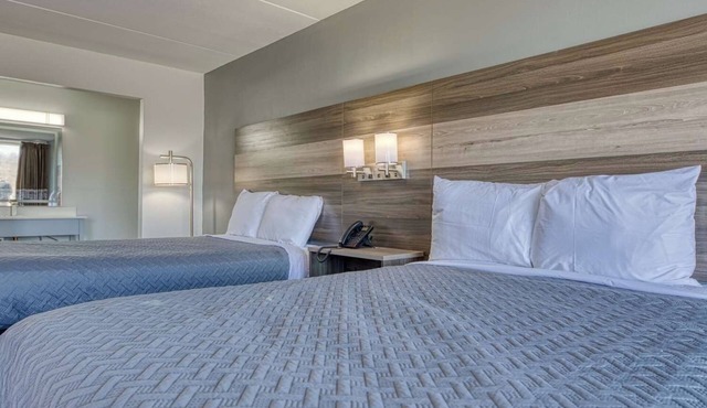 Quaint Room w/Free Breakfast, Seasonal Pool, Ideal for Hiking & Fishing Spots