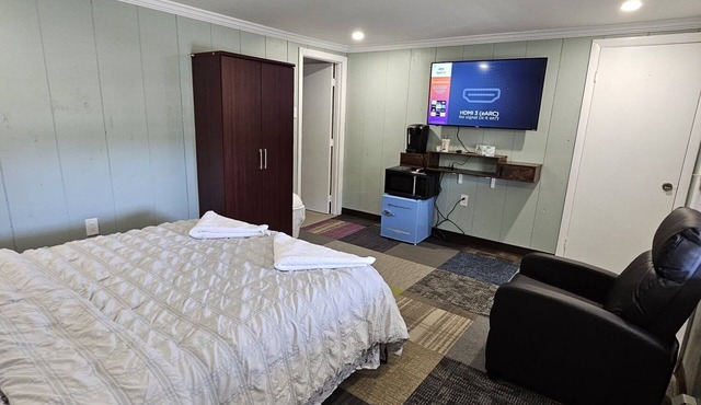 Queen Bedroom In Saco
