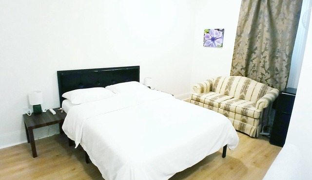 Queen, exclusive Bath, Free Wi-Fi, Self check in