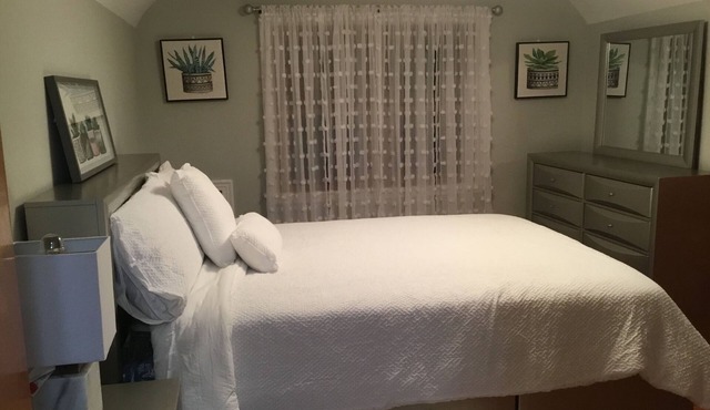 Queenroom with shared bathroom, safe neighborhood .