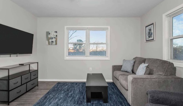 Quiet 1BR Near Downtown KC | Free Parking