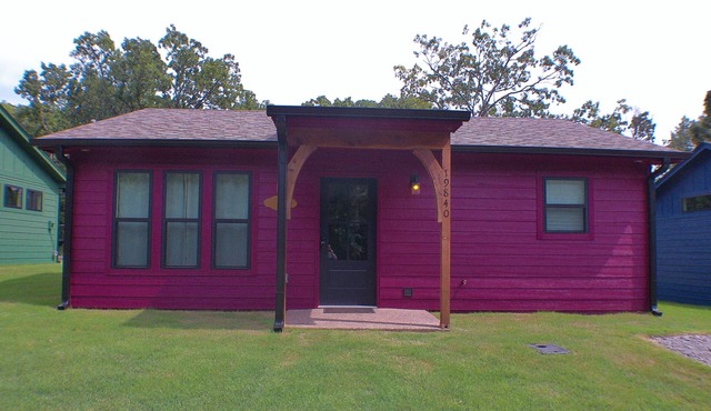 Quiet cabin, hot tub, firepit, no pet fee, MAX 4 person occ