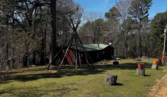 Quiet cabin in the woods w/access to pools, river, & lakes in gated community!