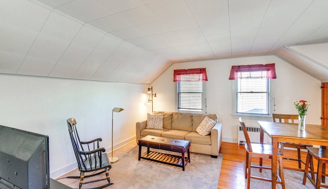 Quiet Country Living: Farmhouse Apt Near Hudson!