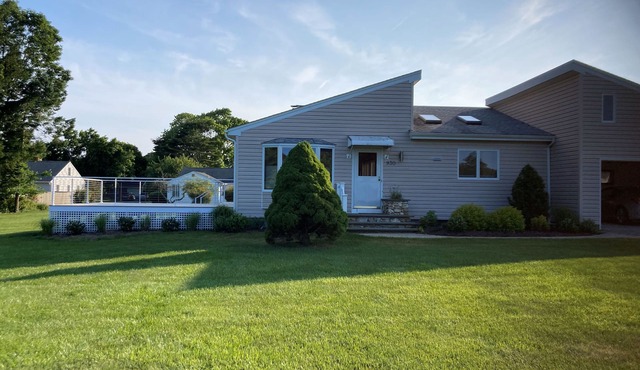 Quiet Oasis Near Greenport with Views of Lavendar Farm walk to Beach