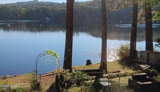 Quiet waterfront 4-season cottage on Sandogardy Pond.
