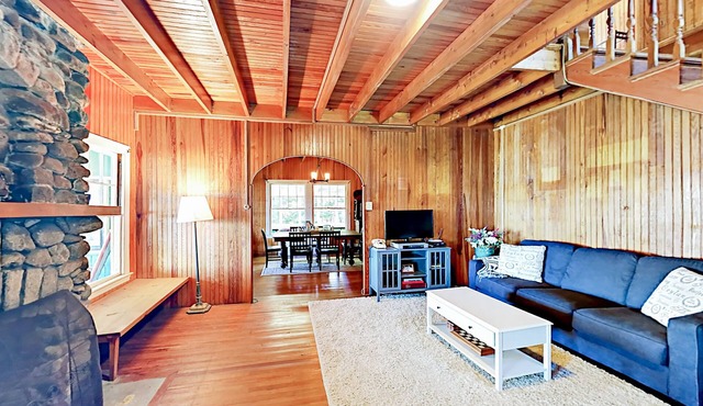 Quintessential Maine Green Gables Oceanfront Cottage w/Secluded Beach