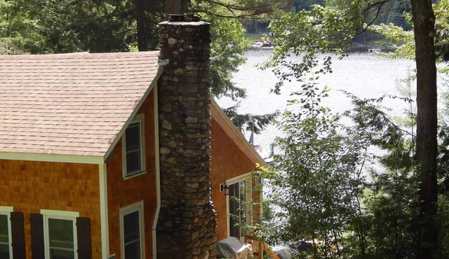 Quintessential New England Lake Front Cottage
