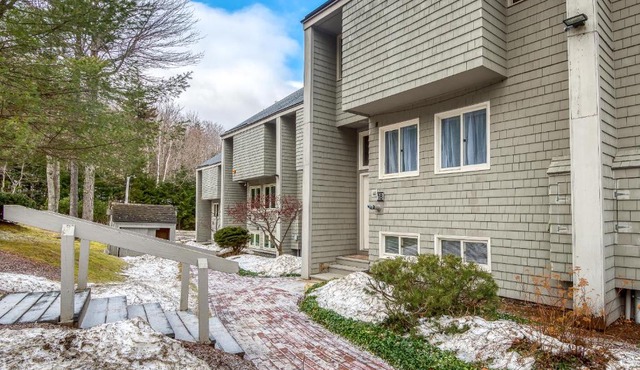 R18 Affordable Ski-in Ski-out Bretton Woods Townhome mountain views