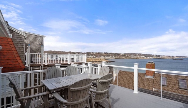 Rare Waterfront Luxury Penthouse Bearskin Neck