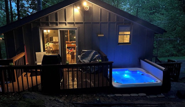 Recently Updated Cabin with New Hot Tub in The Hideout!
