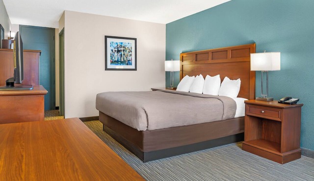 Red Lion Inn & Suites Bucyrus North
