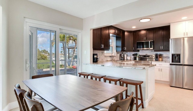 Redington Beach ICW 4BR/2Bath Home 10-min Walk to White Sand Beach