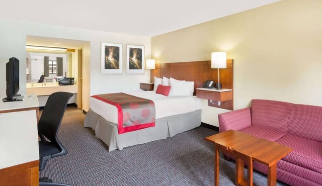 Refreshing Stay Near Zion National Park w/Poolside Access! Free Breakfast!