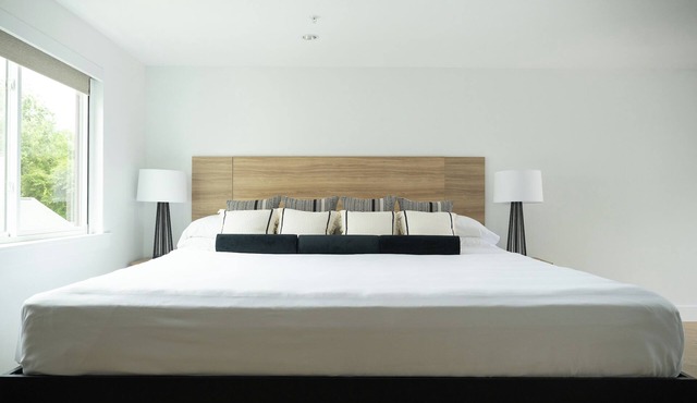 Rehoboth Beach Retreat with Free Parking, Weekend Breakfast & Cozy Fireplace