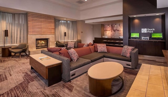 Relax and Unwind! 2 Comfortable Units Close to Lincoln Memorial! Pets Allowed