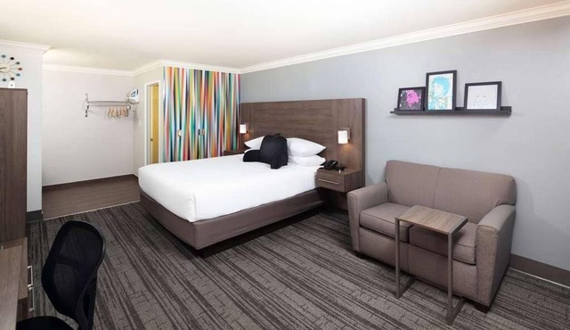 Relax and Unwind in Signature Temecula! Free Parking, Pool, Near Garage Brewing