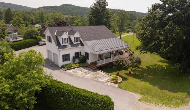 Relax by "The Water's Edge" & enjoy amazing views and year round fun! 3BR/1BA