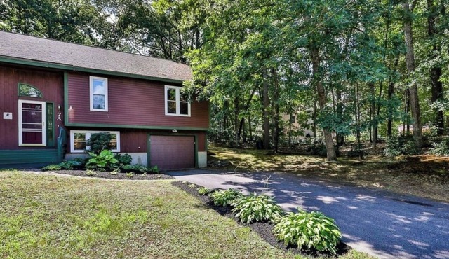 Relax in Our Cozy Duplex: Private, Quiet, and Perfect for Every Season!