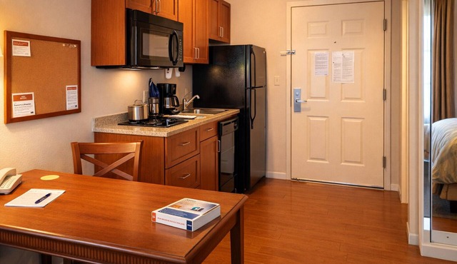 Relax & Recharge in 4 Modern, Updated Suites Near Hot Springs & Lake Hamilton