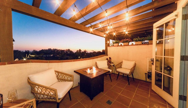 Relaxing 2BR Condo Near Dining Sunsets Parks Close Beach Access!
