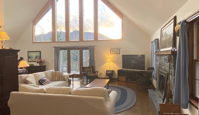 Relaxing Hunter Country Home with Mountain Views, Skiing, & Hiking!