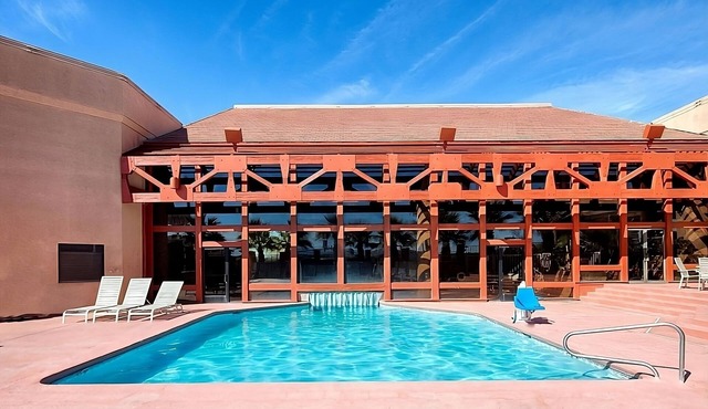 Relaxing Stay at Red Lion Hotel St. George! Free breakfast, Pool, Restaurant!