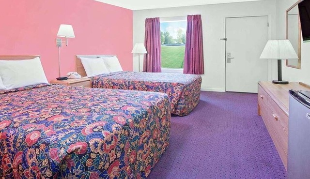 Relaxing Stay in Knights Inn Muskogee! Pet-friendly Property, Free Parking