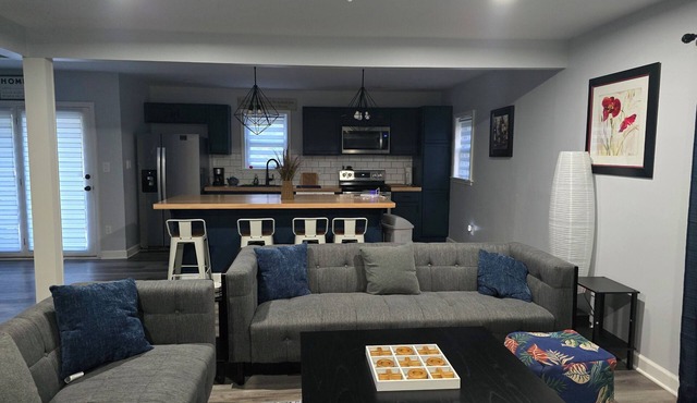 Remodeled Home King Bed Sleeps 8