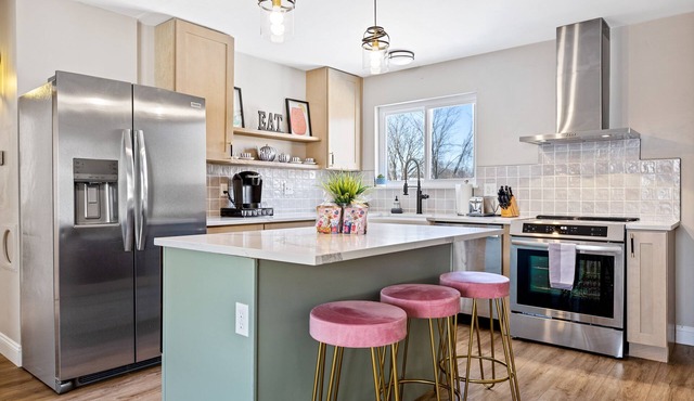 Renovated 3 Bedroom Home By StayLage!