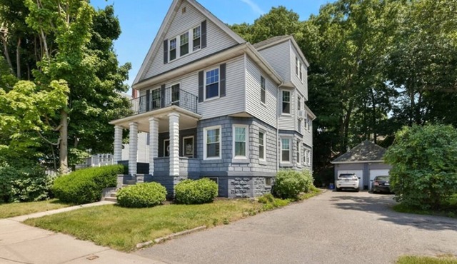 Renovated 3-bedroom apartment in Dedham - Legacy Mall