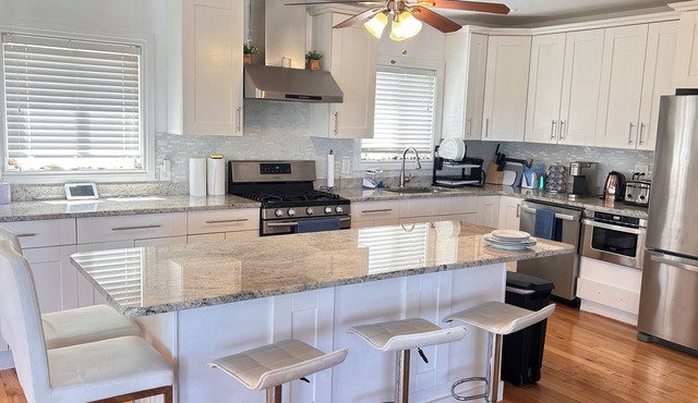 Renovated Beach House Close to Everything, Minutes to Boston