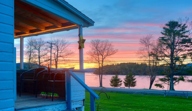 Renovated Bungalo Village Cottage on Crystal-Clear Newfound Lake