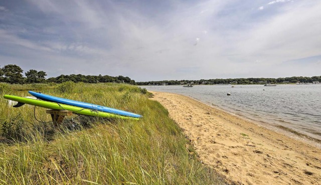 Renovated Cape Cod Home Walk to Beach and Downtown!