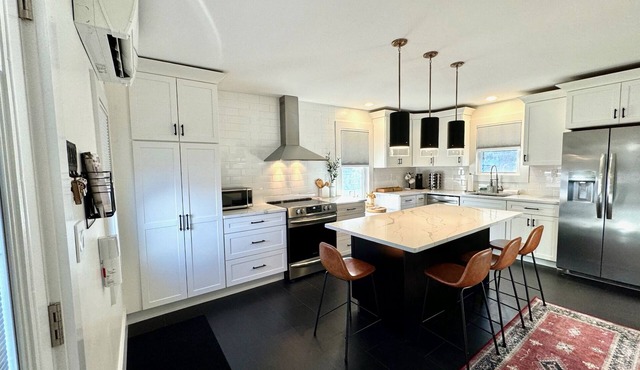 Renovated Gem Near Cantine Field, HITS & Hunter