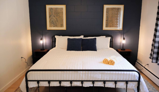 Renovated Lake Suite 1, Kitchen, Private Beach + Dock Access, Not Dog Friendly