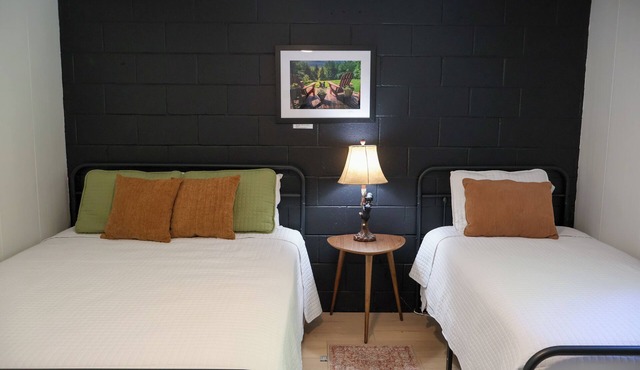 Renovated Lake Suite 4, Kitchen, Private Beach + Dock Access, Not Dog Friendly