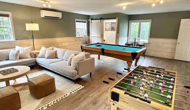 Renovated Large House Sleeps 21 [Tranquil Retreat]