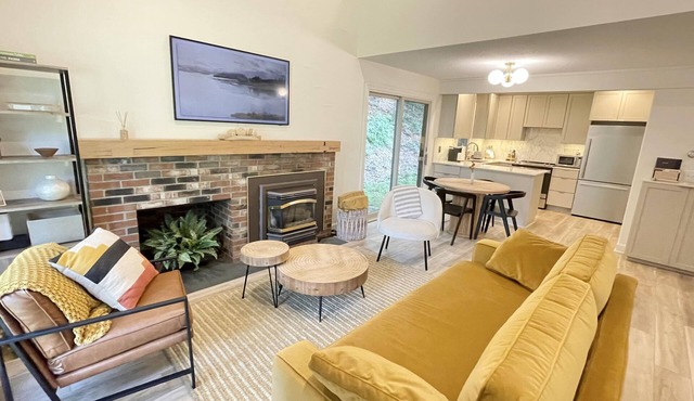 Renovated Quechee Lakes Condo. Quechee Club Amenities! 15 mins Woodstock, VT!
