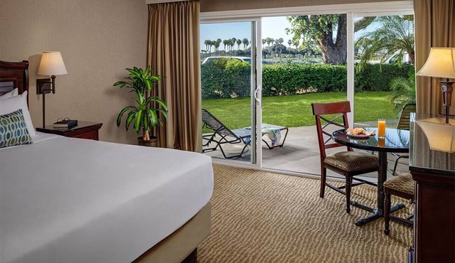 Resort King, Bahia Resort Hotel, Heated Pool, Private Beach, Near SeaWorld