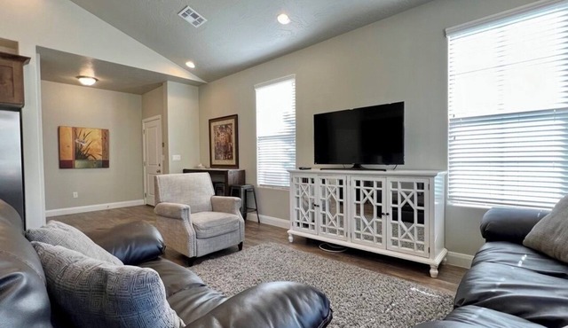 Resort-Style Community | Huge Pool & Hot Tub | Blazing Fast Internet | By Zion & St George | #1905