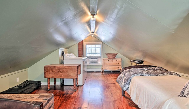 Restored Historic Home Half Mile to Ski Resort!