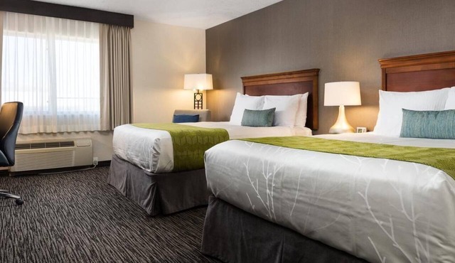 Retreat in the Heart of Park City! Free Breakfast, Indoor Pool, Pets Allowed!