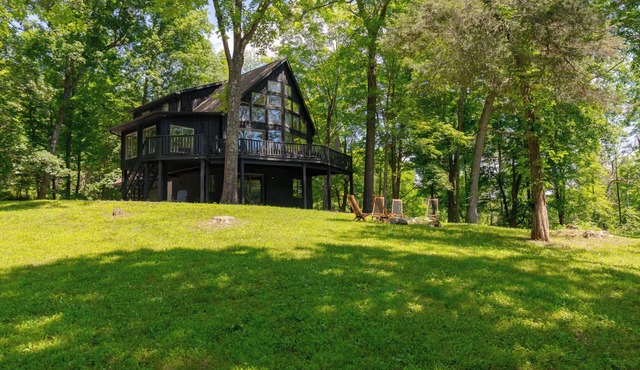 Rhinebeck Chalet: Modern Stylish Retreat