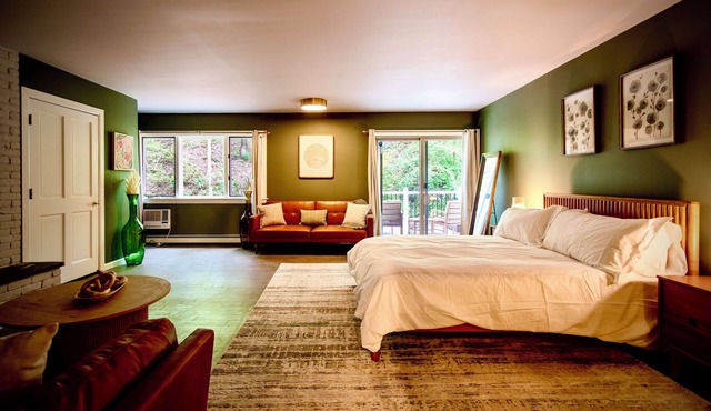 Rhinebeck Inn Suite with Private Deck