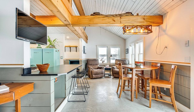 Ride From Your Door: Cabin w/VAST Trail Access!