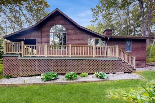 River view home w/lovely deck, views & fireplace