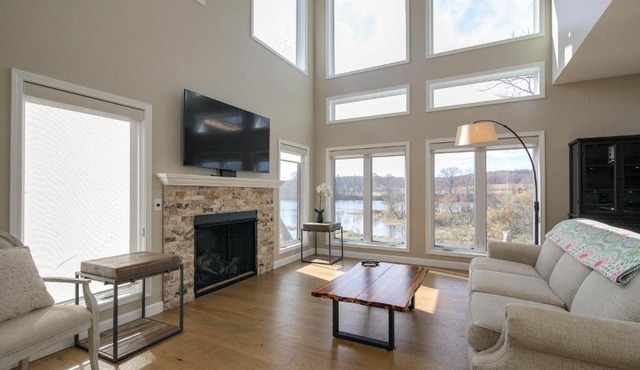 Riverfront Cotter Home: Close to Trout Fishing!
